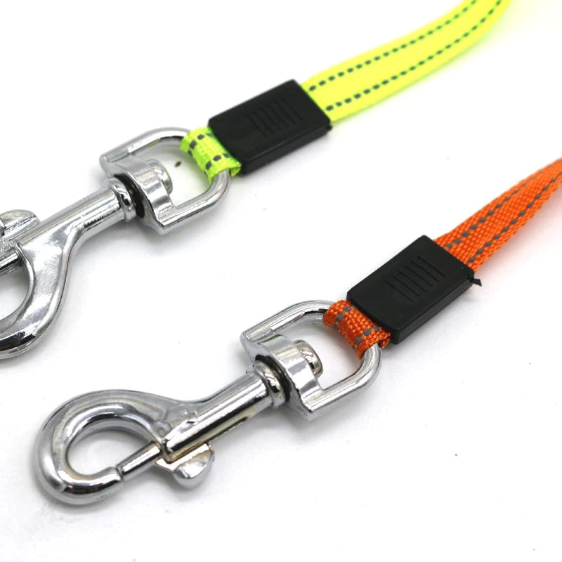 2-in-1 Hundeleine mit LED-Licht & Kotbeutelhalter – Ausziehbar für zwei Hunde