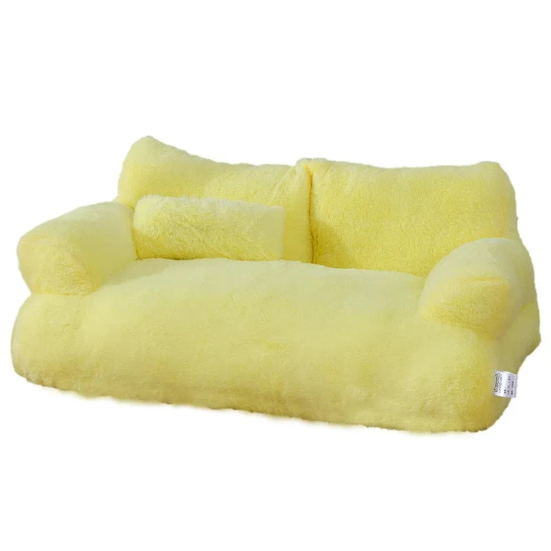 Luxuriöses Katzenbett aus Plüsch